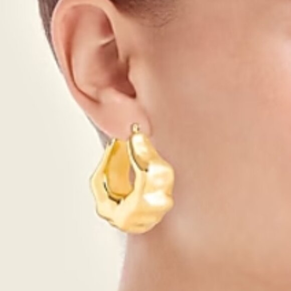 J Crew Lightweight sculpted hoop earrings Shiny Matte Gold - Picture 2 of 2